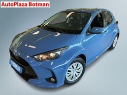 Blauw Gebruikt 2021 Toyota Yaris Hybrid Active Hatchback | € 19.950 (Eerlijke prijs)
