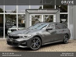 Grijs Gebruikt 2022 BMW 330e M Sport Stationwagen | € 36.900 (Eerlijke prijs)