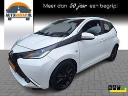 Wit Gebruikt 2017 Toyota Aygo X-play Hatchback | € 8.495 (Goede deal)