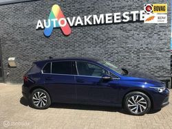 Blauw Gebruikt 2022 VW Golf VIII Style Hatchback | € 23.950 (Eerlijke prijs)