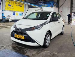 Wit Gebruikt 2015 Toyota Aygo Hatchback | € 5.750 (Eerlijke prijs)