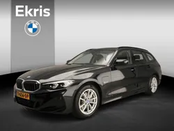 Saphirschwarz metallic (donker zwart metallic) Gebruikt 2023 BMW 320e Shadowline Stationwagen | € 36.900 (Super prijs)