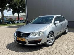 Grijs Gebruikt 2005 VW Passat Trendline Sedan | € 3.499 (Eerlijke prijs)