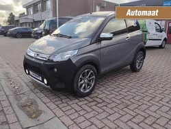 Grijs, metallic lak Gebruikt 2017 Aixam Crossline Hatchback | € 11.500