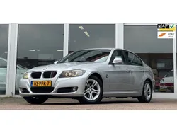 Grijs, metallic lak Gebruikt 2011 BMW 318 Comfort Edition Sedan | € 5.844 (Eerlijke prijs)