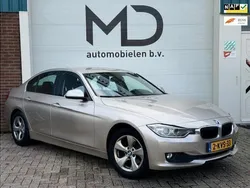 Grijs, metallic lak Gebruikt 2013 BMW 320 Efficient Dynamics Sedan | € 9.450 (Goede deal)