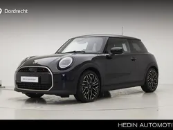 Zwart Gebruikt 2024 Mini Cooper S Favoured Hatchback | € 39.895
