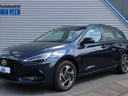 Blauw, metallic lak Nieuw 2024 Hyundai i30 Comfort Stationwagen | € 35.945 (Duur)