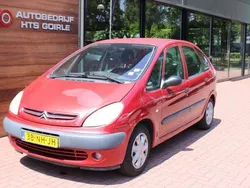 Rood, metallic lak Gebruikt 2003 Citroën Xsara Picasso MPV | € 850 (Goede deal)