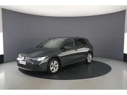 Dolphin grey Gebruikt 2023 VW Golf VIII Life Hatchback | € 29.900 (Eerlijke prijs)