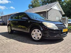 Zwart Gebruikt 2005 Opel Astra Enjoy Hatchback | € 1.499 (Eerlijke prijs)