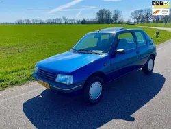 Blauw, metallic lak Gebruikt 1998 Peugeot 205 Hatchback | € 1.750