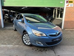 Blauw Gebruikt 2011 Opel Astra Cosmo Hatchback | € 6.995 (Iets duurder)