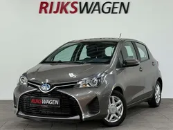 Zilver Gebruikt 2017 Toyota Yaris Hybrid Executive Hatchback | € 13.950 (Super prijs)