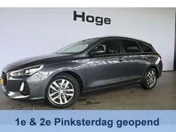 Grijs, metallic lak Gebruikt 2017 Hyundai i30 Premium Stationwagen | € 12.940 (Iets duurder)
