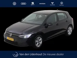 Zwart, metallic lak Gebruikt 2021 VW Golf VIII Life Hatchback | € 19.750 (Eerlijke prijs)