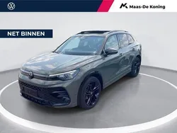 Groen, metallic lak Gebruikt 2024 VW Tiguan R-line SUV | € 51.440 (Eerlijke prijs)