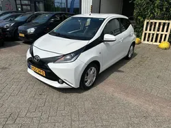 Wit Gebruikt 2016 Toyota Aygo X-play Hatchback | € 8.999 (Eerlijke prijs)