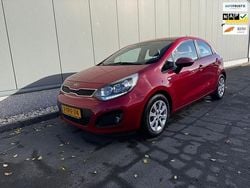 Rood Gebruikt 2014 Kia Rio Hatchback | € 6.950 (Eerlijke prijs)