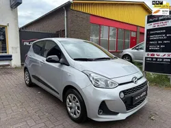 Grijs, metallic lak Gebruikt 2018 Hyundai i10 Hatchback | € 11.999 (Eerlijke prijs)