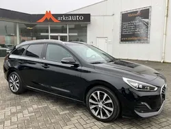 Zwart Gebruikt 2019 Hyundai i30 Premium Stationwagen | € 16.440 (Eerlijke prijs)