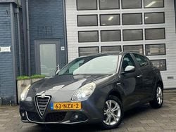 Grijs Gebruikt 2011 Alfa Romeo Giulietta Distinctive Hatchback | € 4.995 (Eerlijke prijs)