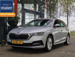 Grijs Gebruikt 2022 Skoda Octavia Business Line Stationwagen | € 20.890 (Goede deal)