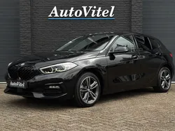 Zwart Gebruikt 2022 BMW 118 Sport Line Hatchback | € 22.445 (Goede deal)