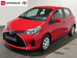 Rood Gebruikt 2015 Toyota Yaris Hatchback | € 10.999 (Iets duurder)