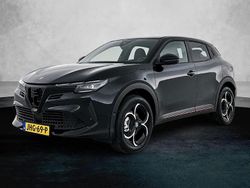Zwart Nieuw 2025 Alfa Romeo Junior Edizione Speciale SUV | € 38.285 (Eerlijke prijs)