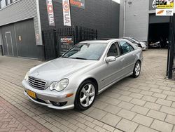 Grijs, metallic lak Gebruikt 2004 Mercedes C230 AMG Sedan | € 3.999 (Eerlijke prijs)