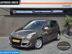Bruin Gebruikt 2010 Renault Scénic III MPV | € 3.950 (Eerlijke prijs)