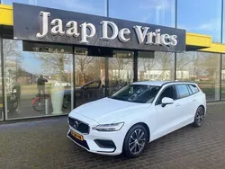 Wit Gebruikt 2021 Volvo V60 Momentum Stationwagen | € 26.950 (Eerlijke prijs)