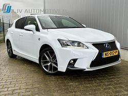 Wit Gebruikt 2015 Lexus CT200h Sport Line Hatchback | € 13.995 (Eerlijke prijs)