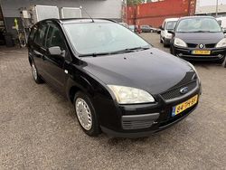 Zwart Gebruikt 2006 Ford Focus Ambiente Stationwagen | € 990 (Eerlijke prijs)