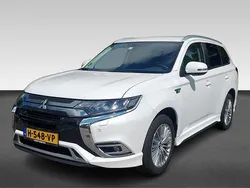 Wit, metallic lak Gebruikt 2020 Mitsubishi Outlander Intense SUV | € 18.930 (Goede deal)