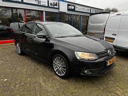 Zwart (metallic) Gebruikt 2011 VW Jetta Comfortline Sedan | € 3.900 (Eerlijke prijs)