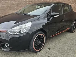Zwart Gebruikt 2013 Renault Clio IV Dynamique Hatchback | € 6.499 (Eerlijke prijs)
