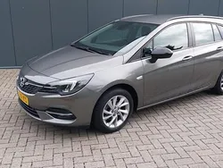 Grijs Gebruikt 2021 Opel Astra Edition Stationwagen | € 13.850 (Eerlijke prijs)