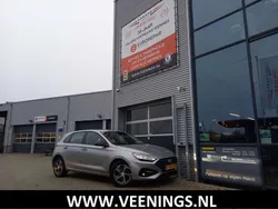 Grijs, metallic lak Gebruikt 2021 Hyundai i30 Comfort Hatchback | € 15.950 (Eerlijke prijs)