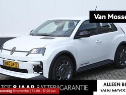 Wit, metallic lak Gebruikt 2025 Renault R5 Evolution Hatchback | € 26.440 (Eerlijke prijs)