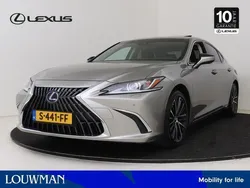 Grijs Gebruikt 2021 Lexus ES300H Sedan | € 43.950 (Eerlijke prijs)
