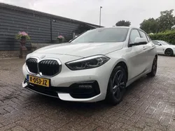 Wit Gebruikt 2021 BMW 118 Sport Line Hatchback | € 22.750 (Goede deal)