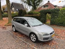 Grijs Gebruikt 2005 Ford Focus Stationwagen | € 1.995 (Eerlijke prijs)