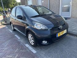 Zwart Gebruikt 2010 Toyota Aygo Comfort Hatchback | € 3.250 (Eerlijke prijs)
