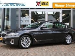Grijs Gebruikt 2022 BMW 530e Luxury Line Sedan | € 39.950 (Super prijs)