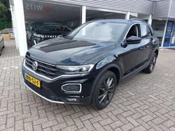 Zwart, metallic lak Gebruikt 2018 VW T-Roc Sport SUV | € 21.450 (Eerlijke prijs)