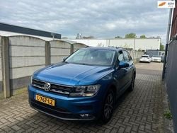 Blauw Gebruikt 2017 VW Tiguan Comfortline SUV | € 17.499 (Goede deal)