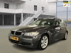 Grijs, metallic lak Gebruikt 2007 BMW 320 Executive Stationwagen | € 3.995 (Goede deal)