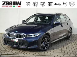 Blauw, metallic lak Gebruikt 2024 BMW 330e M Sport Stationwagen | € 43.895